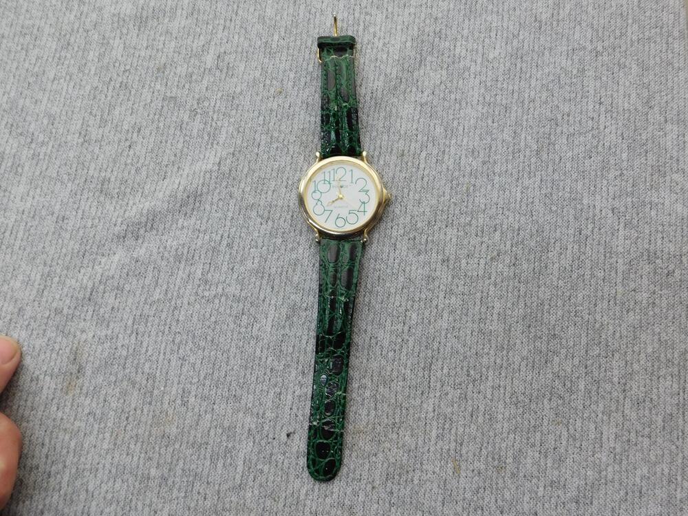 INMODE Quartz Watch Womens White Dial Green Leather Band Gold Tone Case Japan